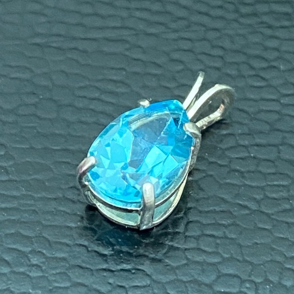 Vintage Sterling Silver Blue Topaz CZ Cubic Zirconia Teardrop Pendant 0.7g - Picture 6 of 15